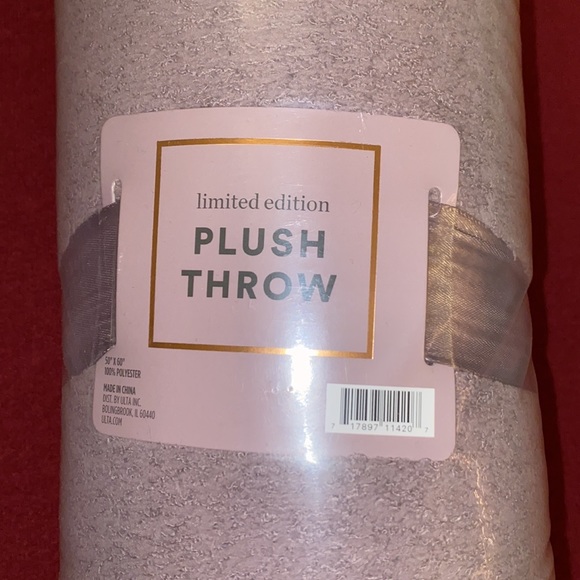 Brand New Mauve Limited Edition Plush Throw - Picture 3 of 4